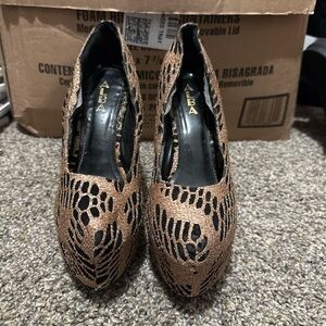 Alba Women's Black and Brown Patterned Heels